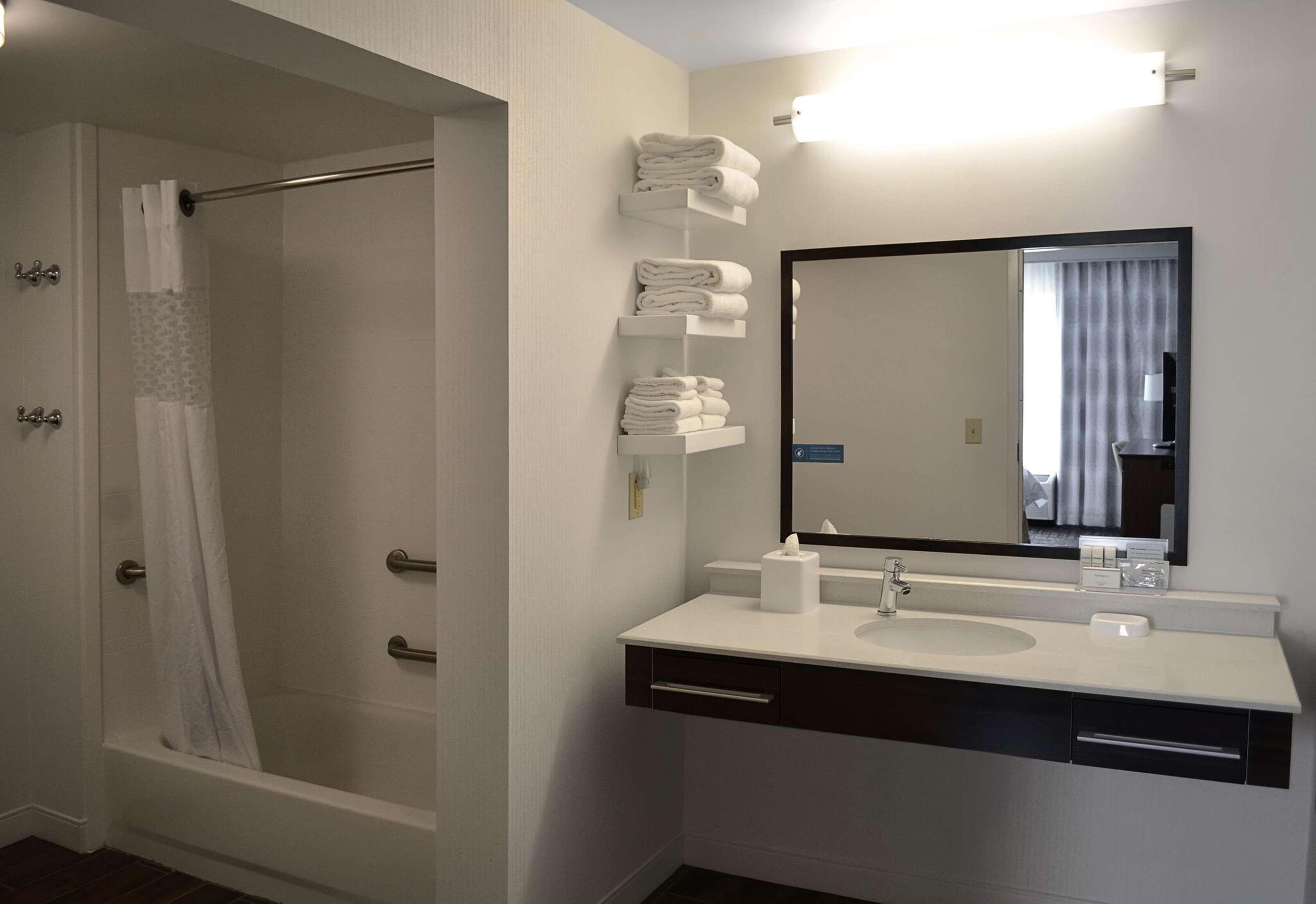 Hampton Inn & Suites Charlotte/Пайнвил Екстериор снимка