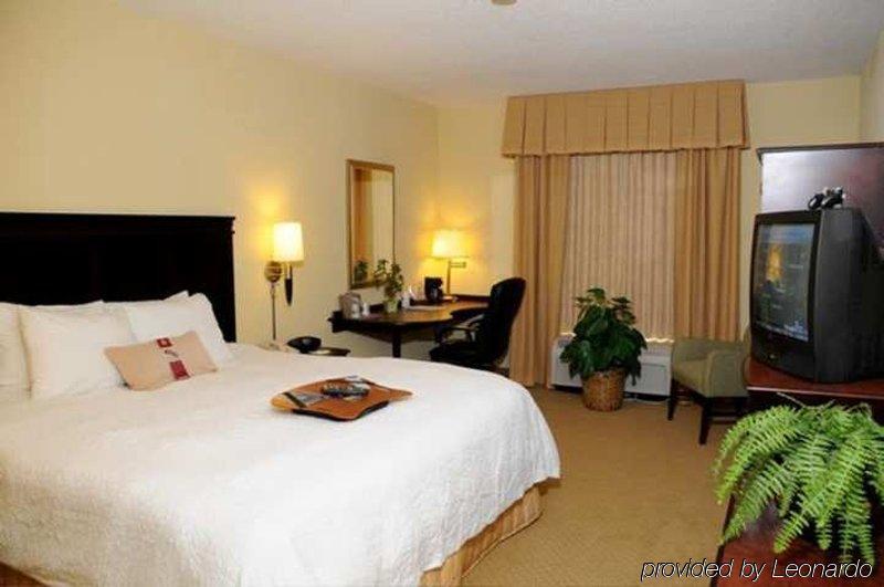 Hampton Inn & Suites Charlotte/Пайнвил Стая снимка