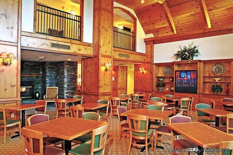 Hampton Inn & Suites Charlotte/Пайнвил Ресторант снимка