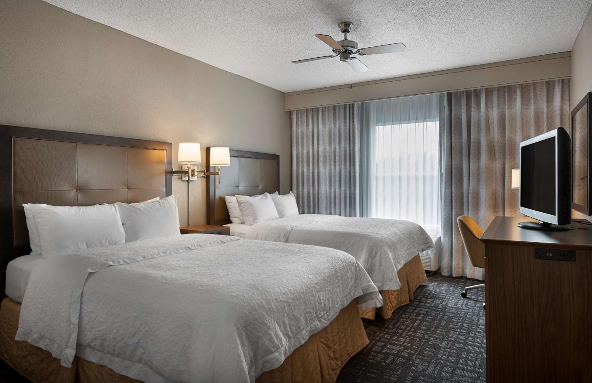 Hampton Inn & Suites Charlotte/Пайнвил Екстериор снимка