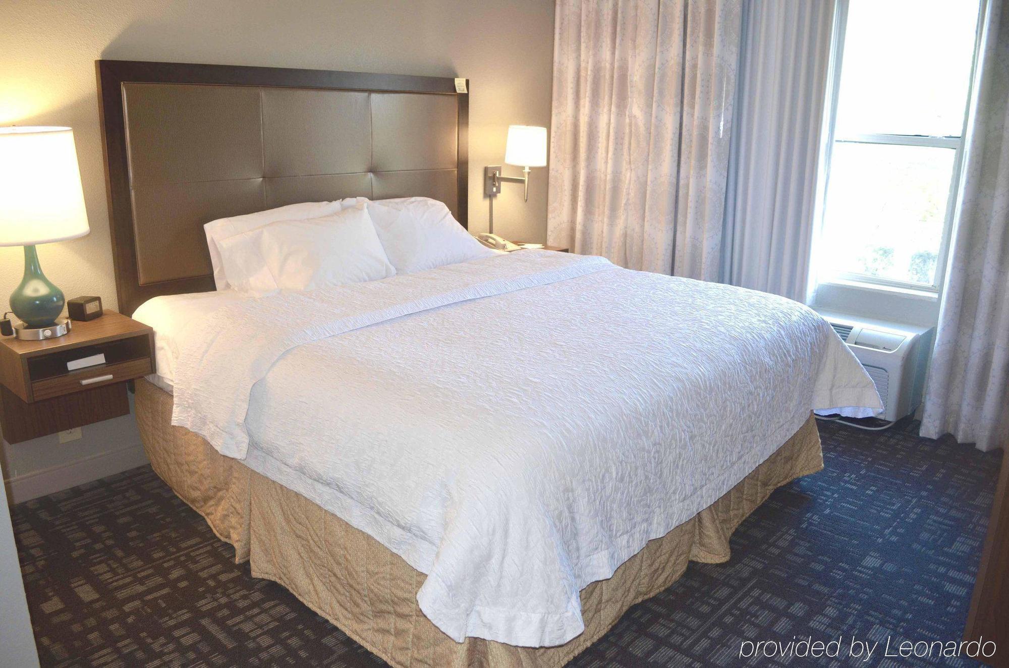 Hampton Inn & Suites Charlotte/Пайнвил Екстериор снимка