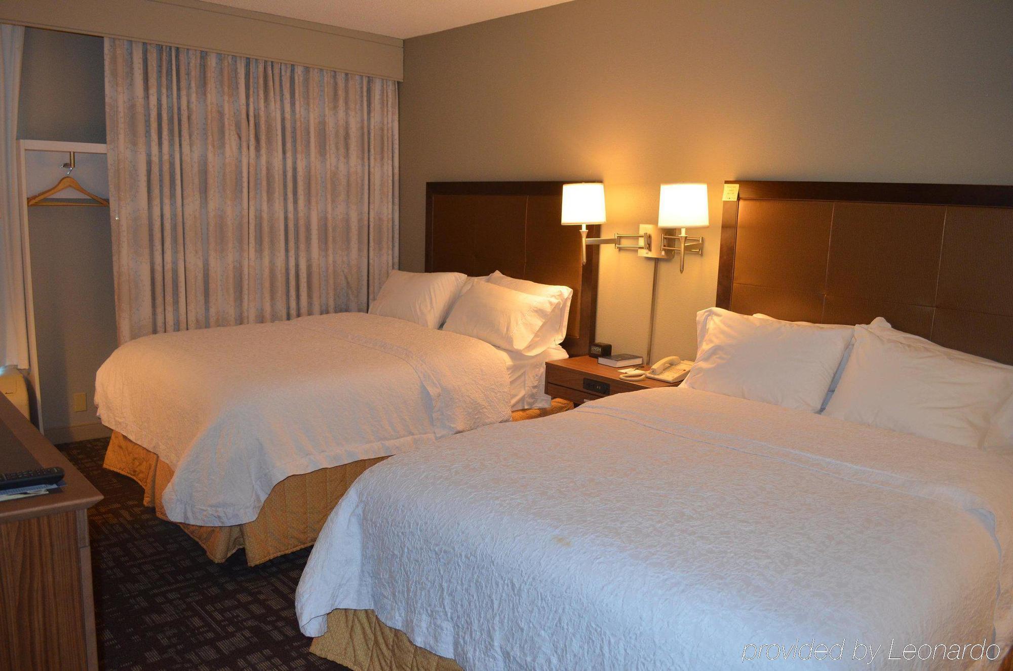 Hampton Inn & Suites Charlotte/Пайнвил Екстериор снимка