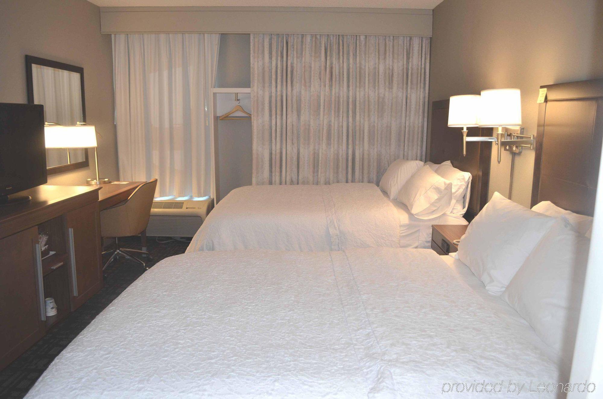 Hampton Inn & Suites Charlotte/Пайнвил Екстериор снимка