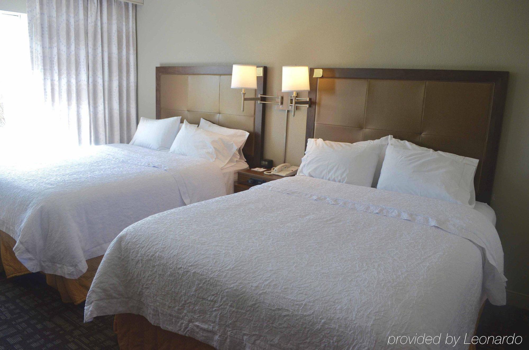Hampton Inn & Suites Charlotte/Пайнвил Екстериор снимка