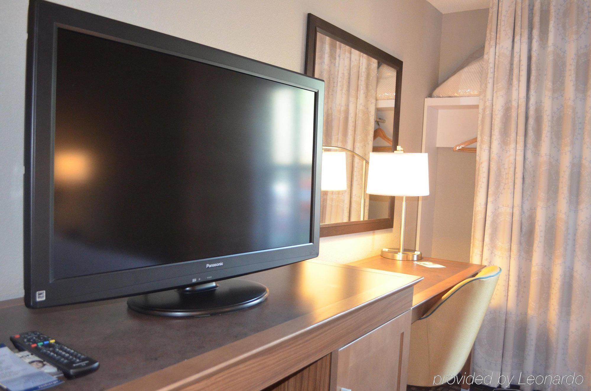 Hampton Inn & Suites Charlotte/Пайнвил Екстериор снимка