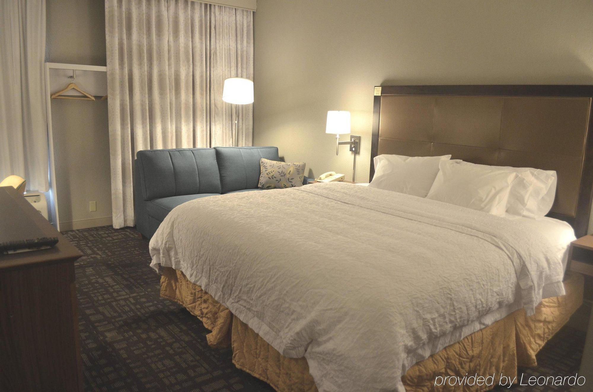 Hampton Inn & Suites Charlotte/Пайнвил Екстериор снимка